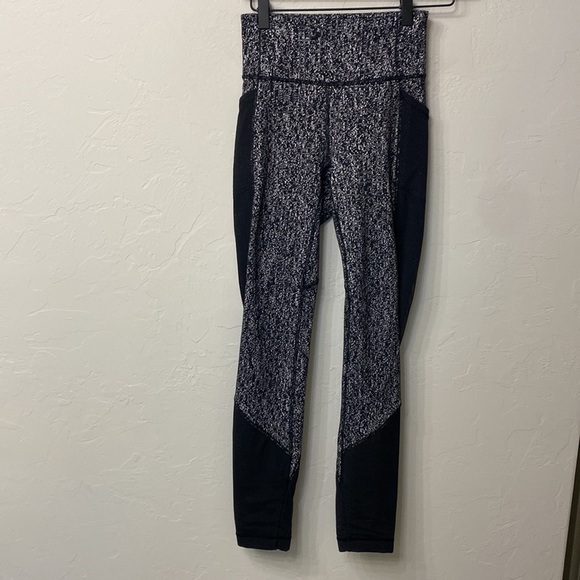 Lululemon Black and white high rise leggings size 4 - Picture 1 of 11